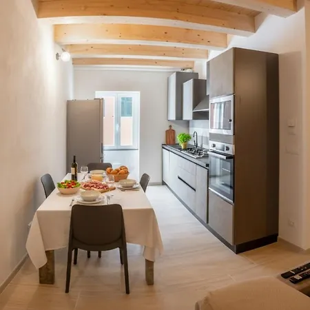 Houseimperia Apartment *